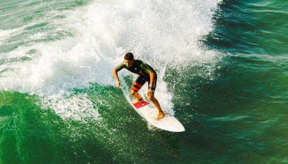 开云官网-上海队对阵太阳，字母哥关键节点连续得分，诠释何为大场面先生