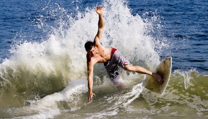 开云APP-迪巴拉利刃出鞘刺破马赛生死局，中国足球的暗夜与微光