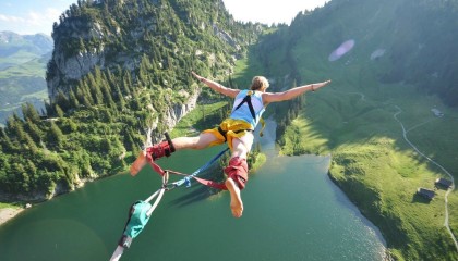 开云体育2026-欧冠决赛之夜，萨内节奏完全掌控