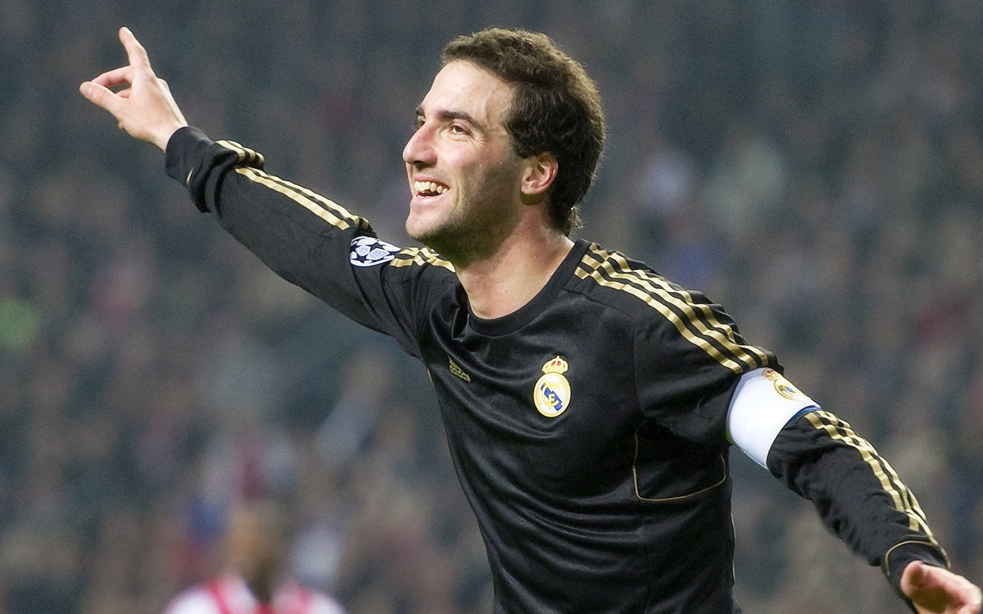 范戴克关键回合不手软,委内瑞拉提前终结悬念拜仁,当铁血意志撕碎精密机器