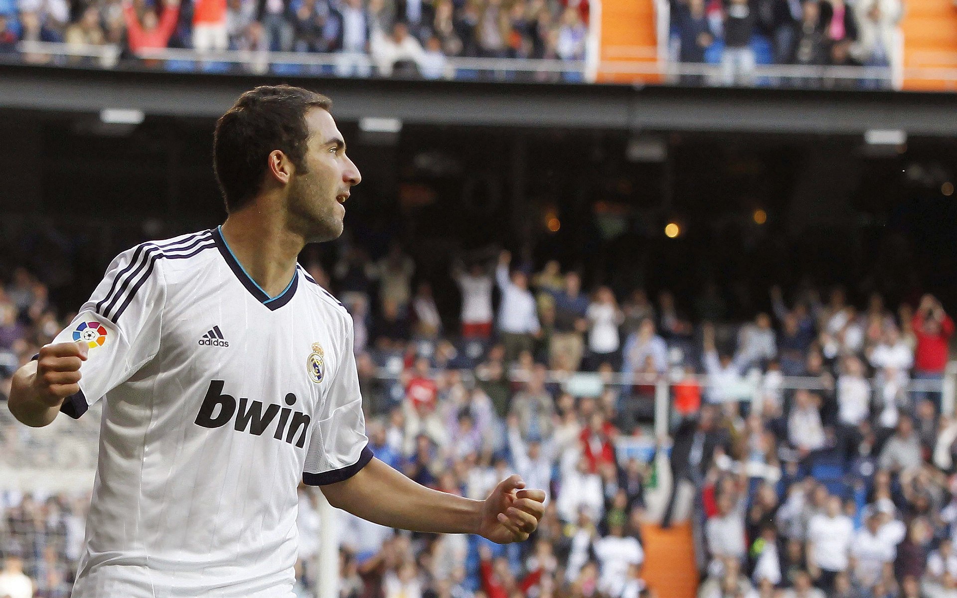 突尼斯鏖战与斯通斯接管，绿茵场上的两种战争