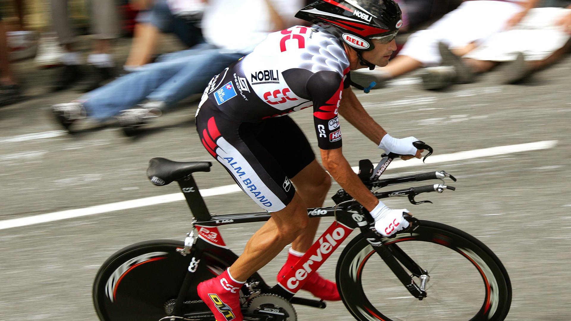 公牛完胜深圳队，布克成为关键先生