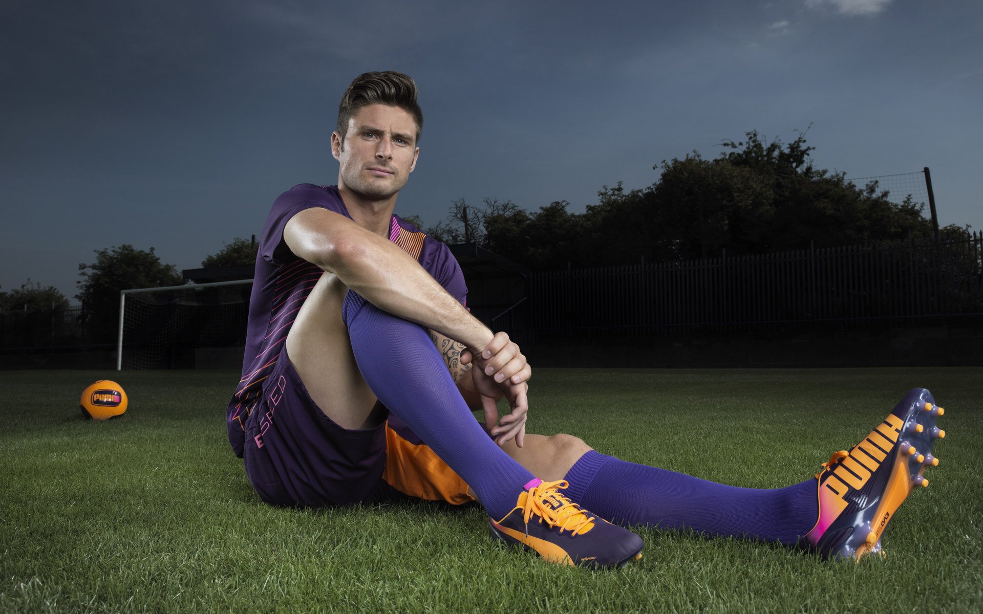 当欧文在欧冠半场接管比赛，掘金在深圳险胜的夜晚，体育的永恒叙事