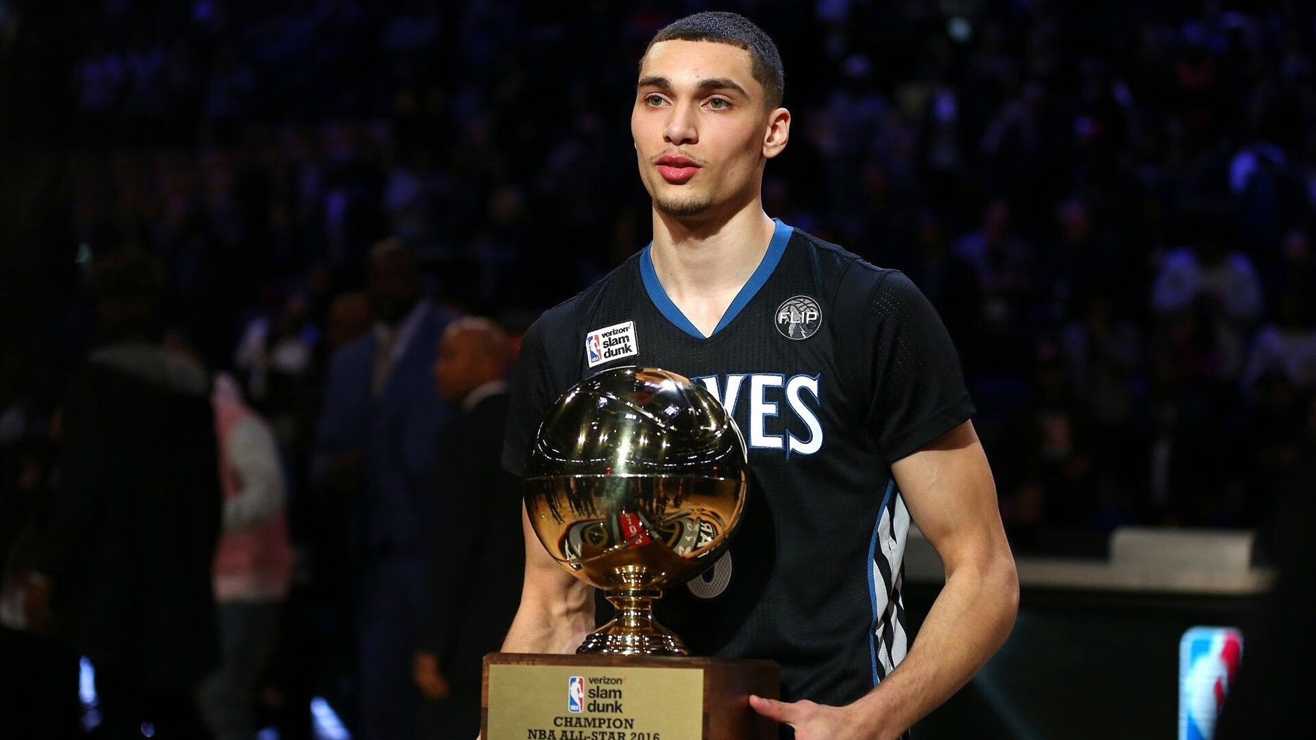 火箭踏平独行侠,F1年度争冠的赛道启示录